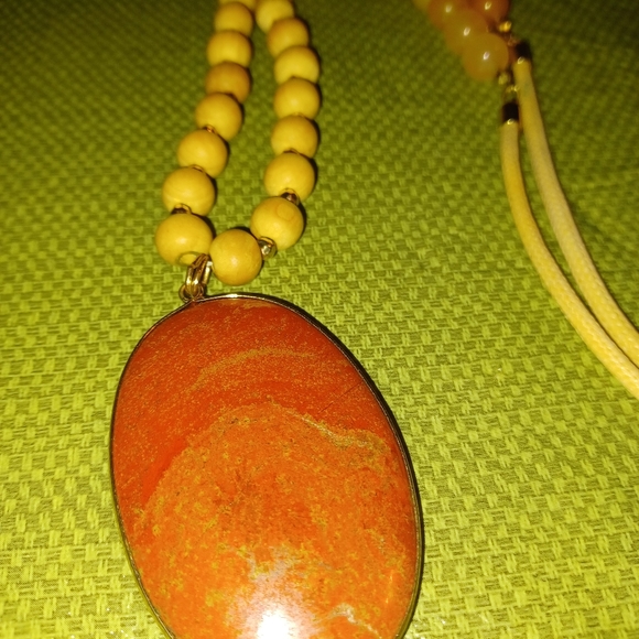 31" necklace with large oval pendant - Picture 3 of 4